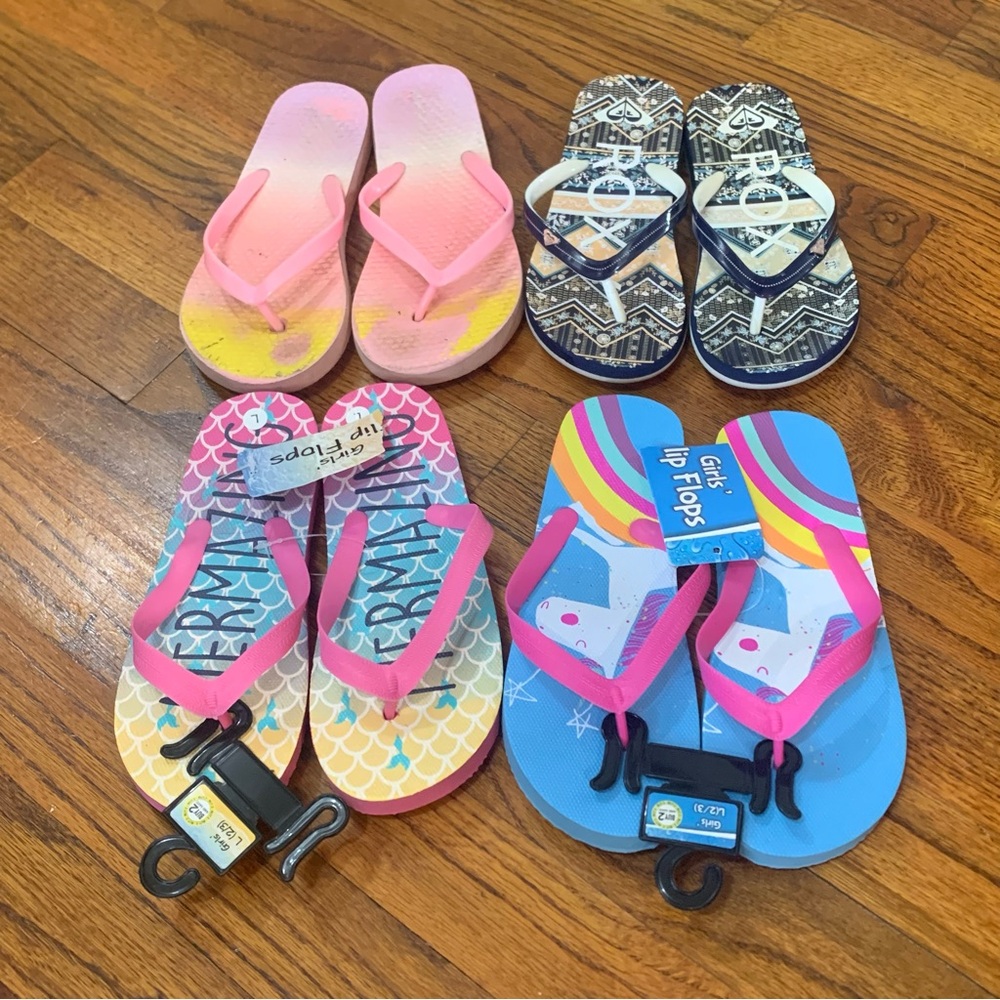 4 Pairs Girls Flip Flop Beach Sandal Shoes
2 / 3
NWT Mermaid & Rainbow
GUC Roxy - Picture 6 of 11